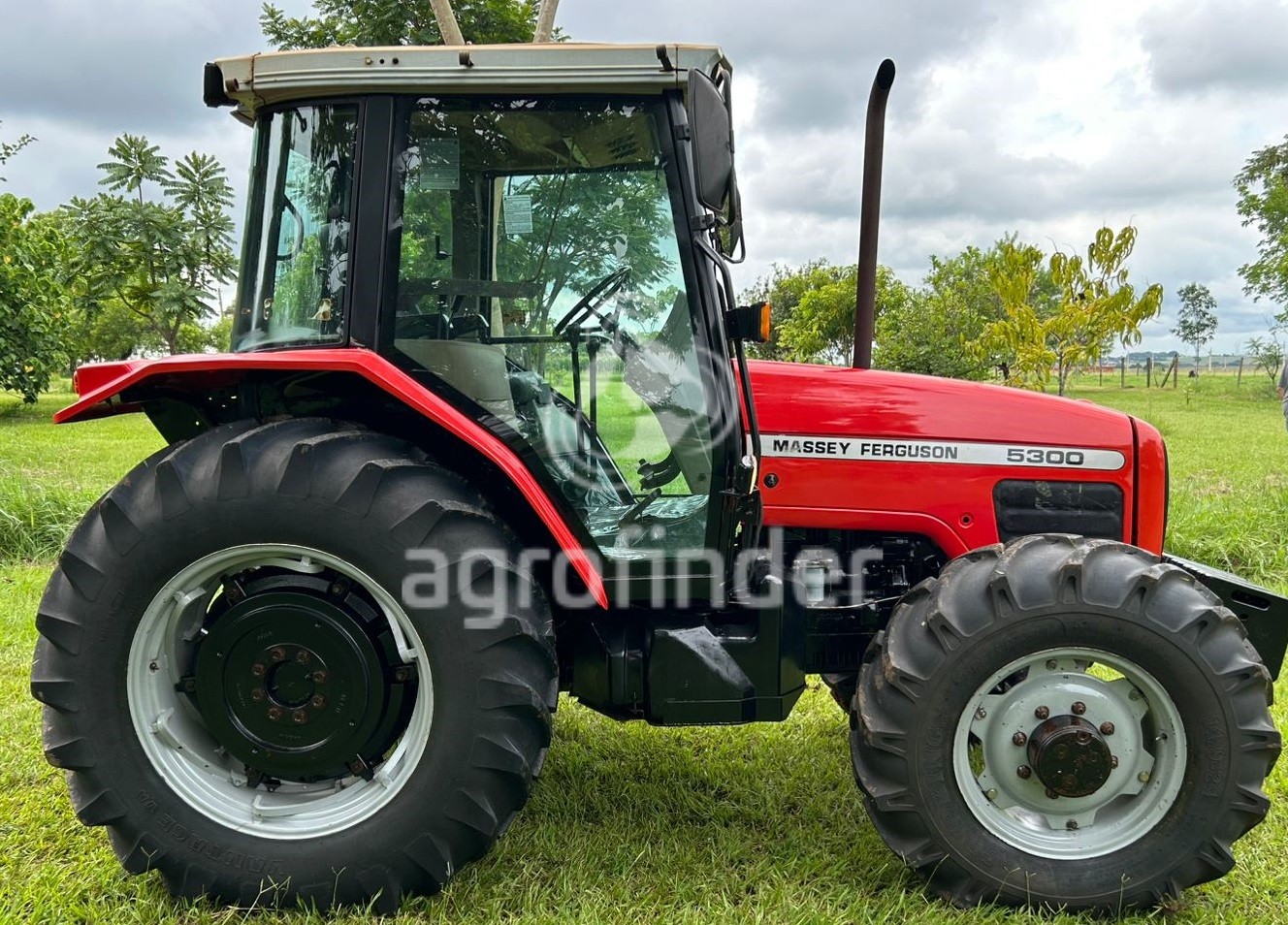 Trator Massey Ferguson 5300 ano 2002