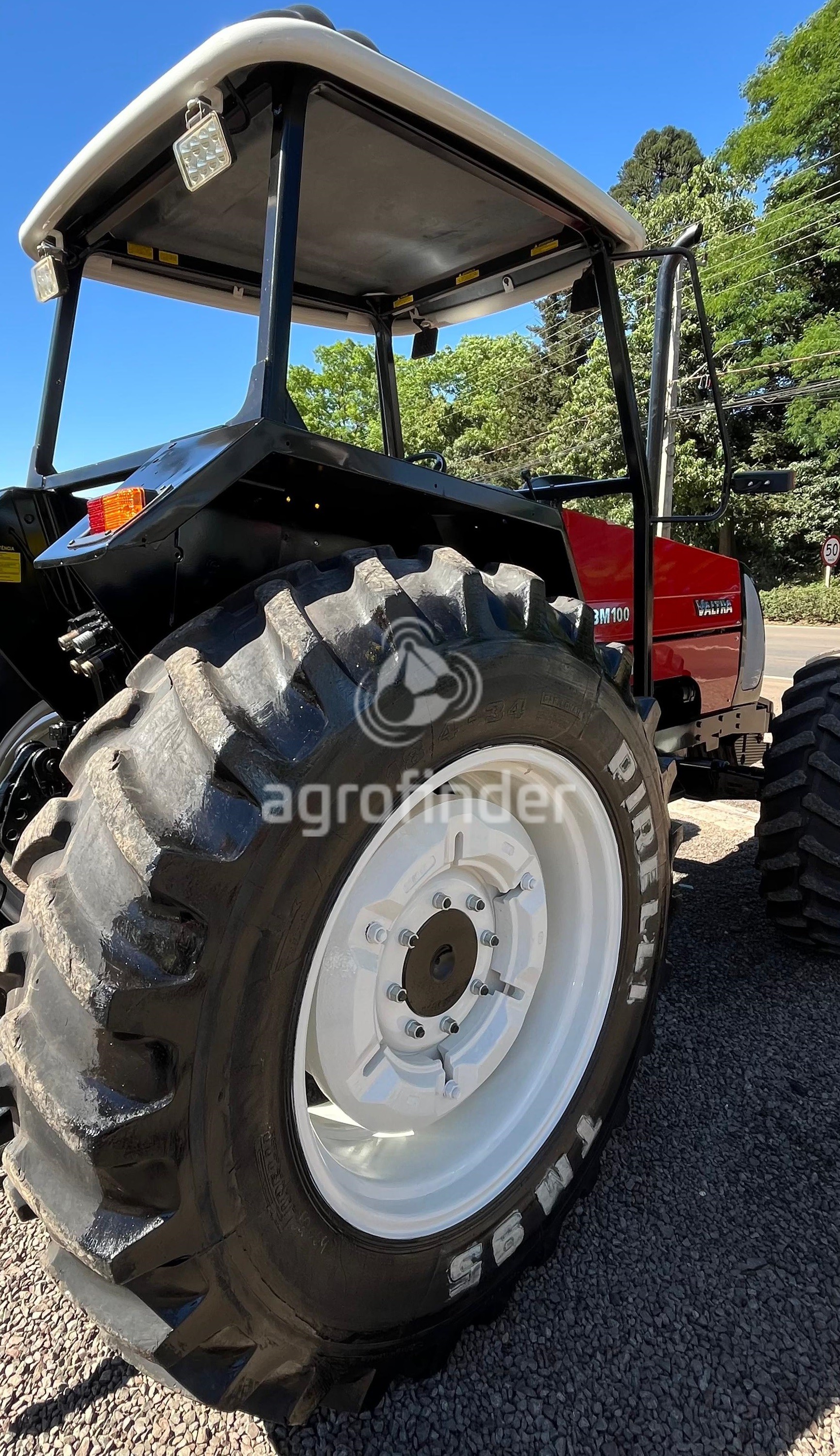 Trator Valtra BM 100 ano 2006