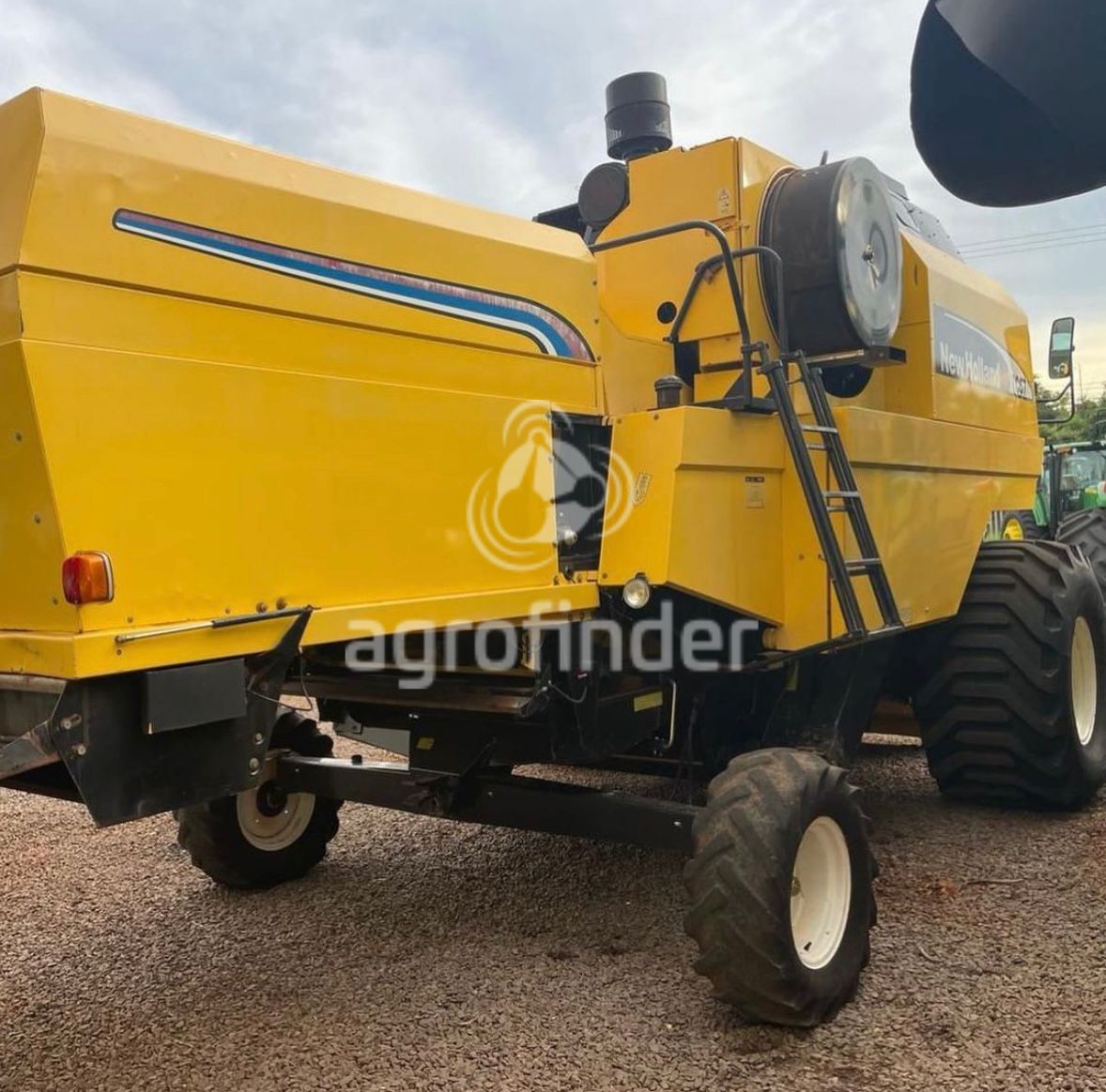 Colheitadeira New Holland TC 57 ano 2008