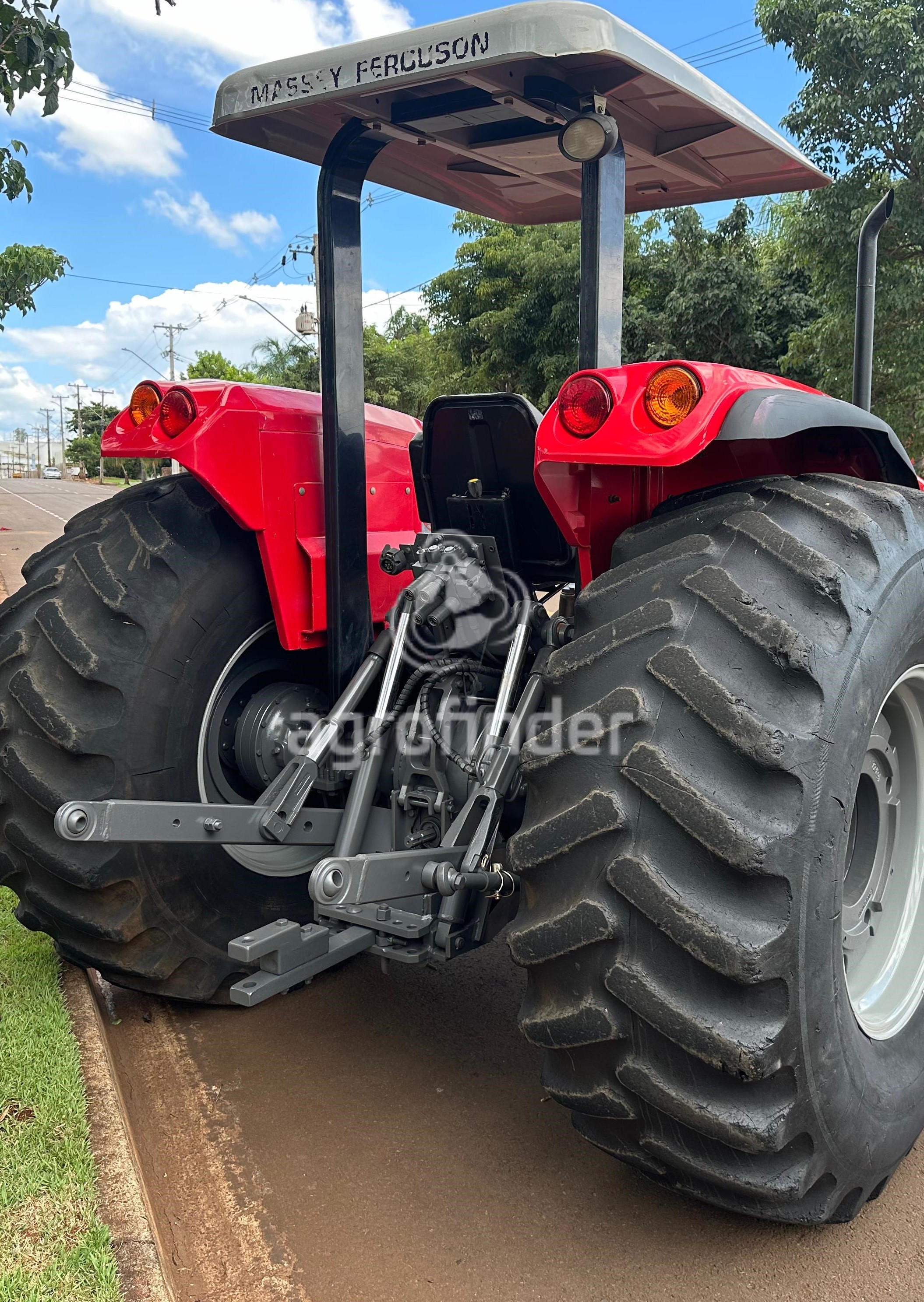 Trator Massey Ferguson 4292 ano 2010