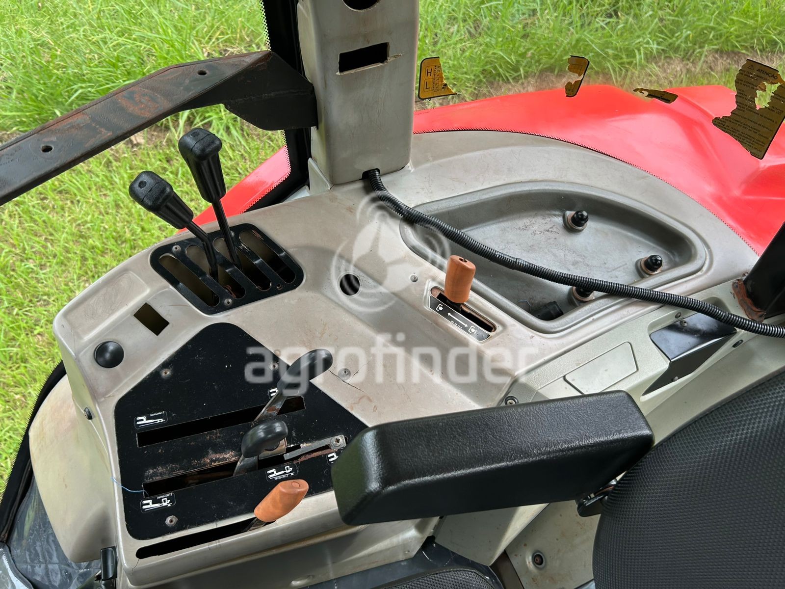 Trator Massey Ferguson 5300 ano 2002