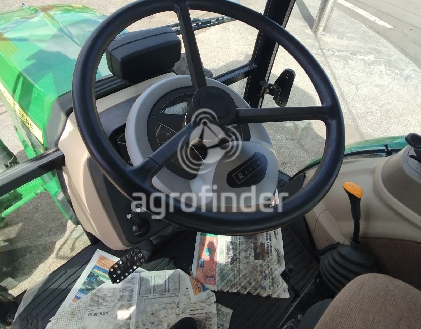 Trator John Deere 5078E Ano 2013
