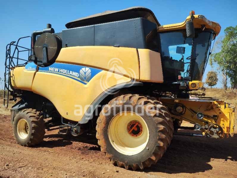 Colheitadeira  New Holland CR 6080 ano 2014