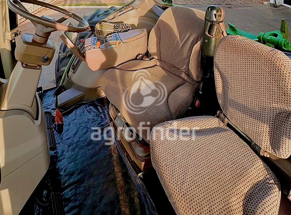 Trator John Deere 8335 R Ano 2012