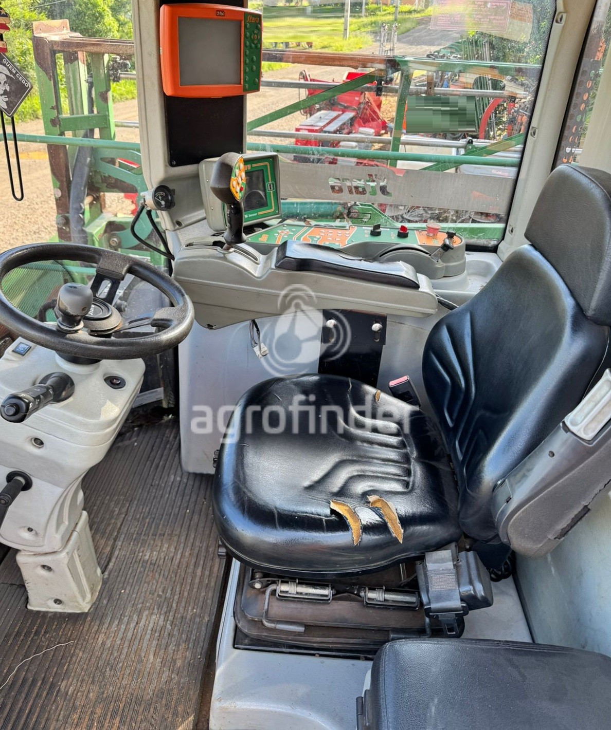 Pulverizador autopropelido Stara Gladiador 2300 ano 2013