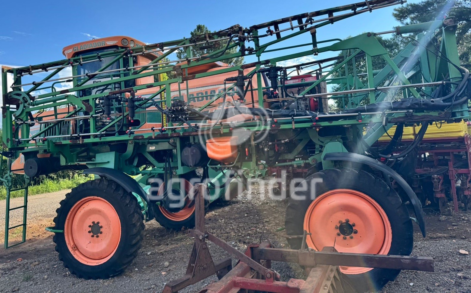 Pulverizador autopropelido Stara Gladiador 2300 ano 2013
