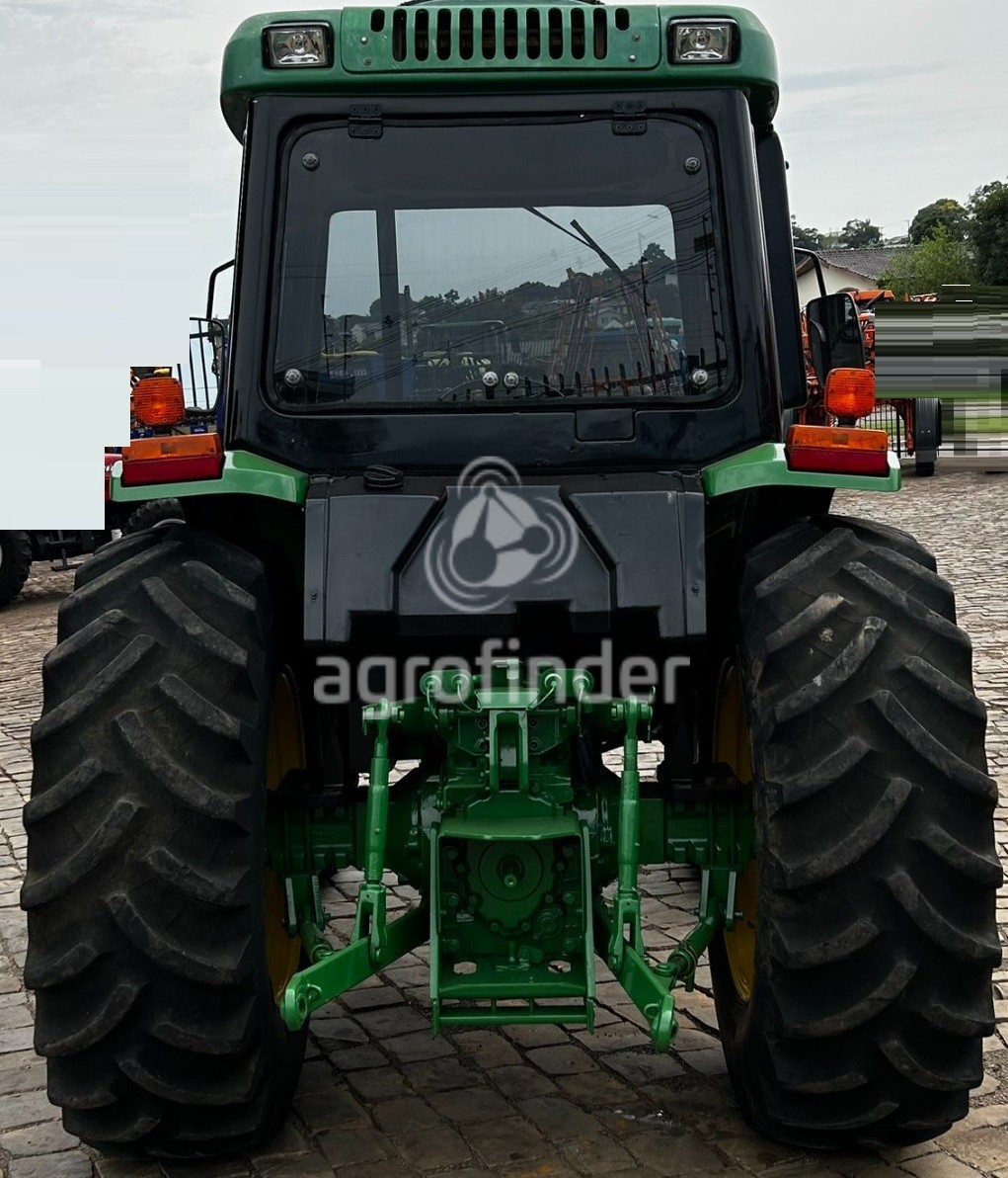Trator John Deere 5705 Ano 2005