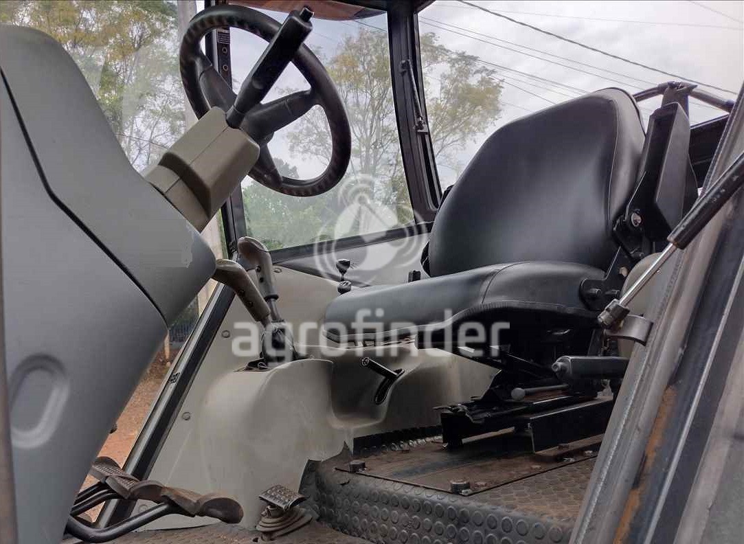 Trator Valtra BH 165 ano 2011