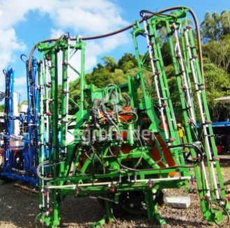 Pulverizador Hidráulico  Stara Corisco 700 ano 2011