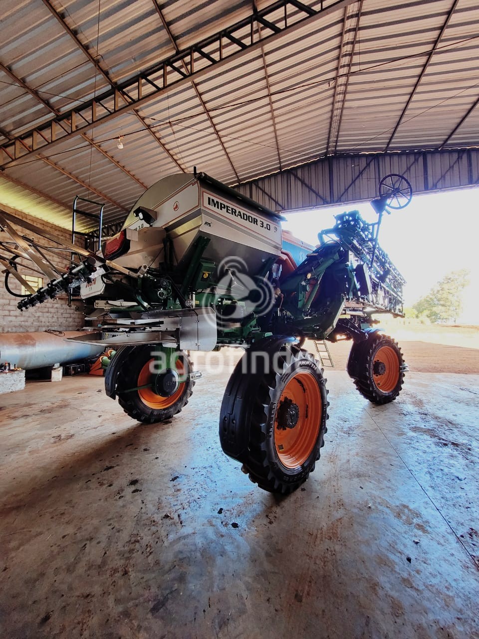 Pulverizador/Distribuidor autopropelido Stara Imperador 3.0 ano 2017