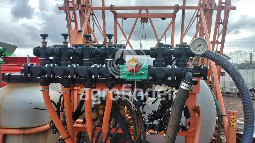 Pulverizador de Arrasto Jacto Columbia AD 18 Ano 2004