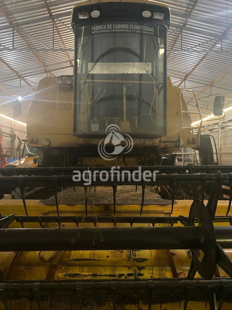 Colheitadeira New Holland 8055 Ano 1992