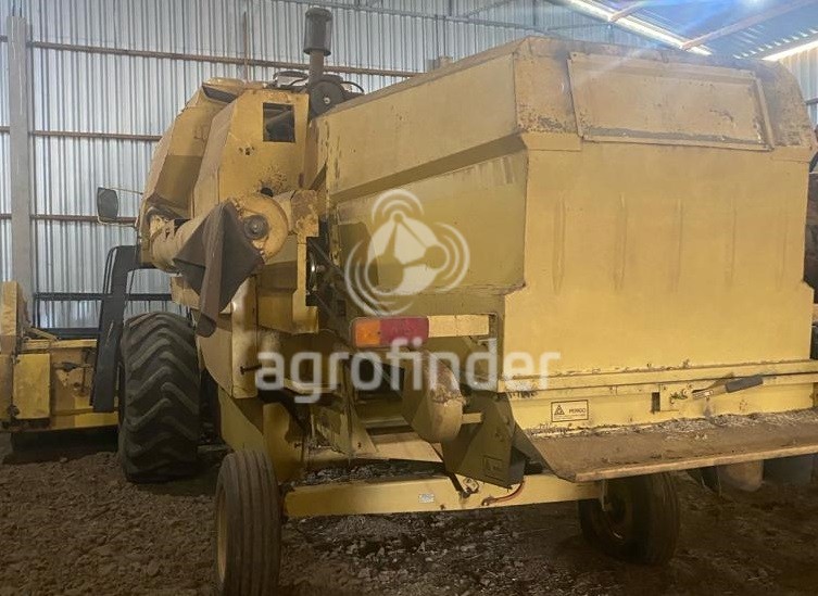 Colheitadeira New Holland 8055 Ano 1992