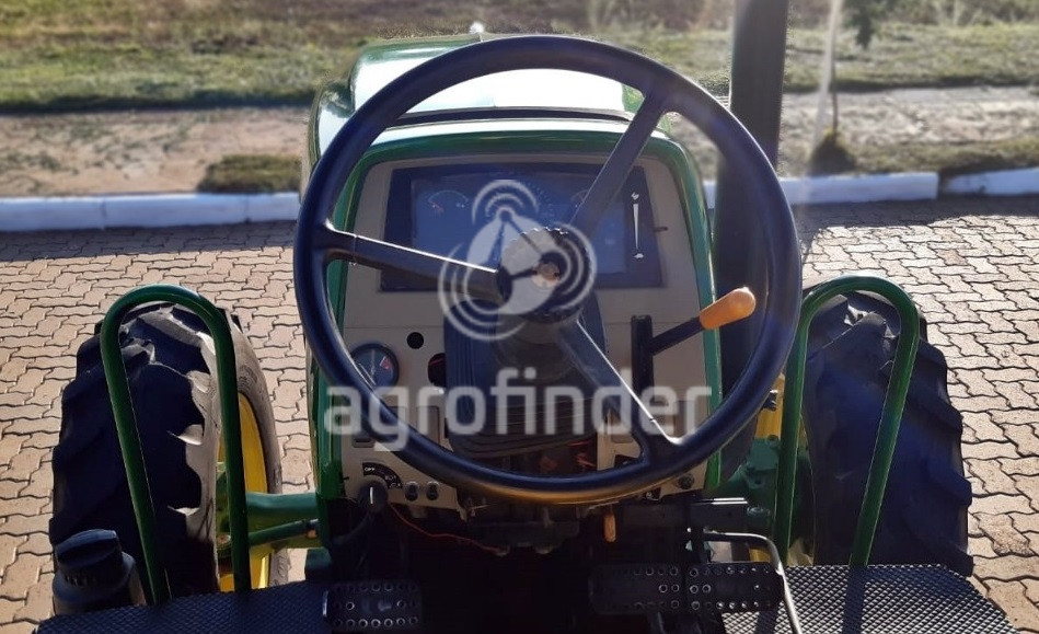 Trator John Deere 6110 D Ano 2013