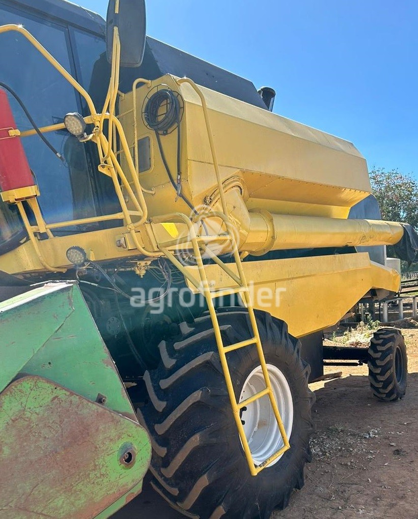 Colheitadeira New Holland TC 57 ano 1999