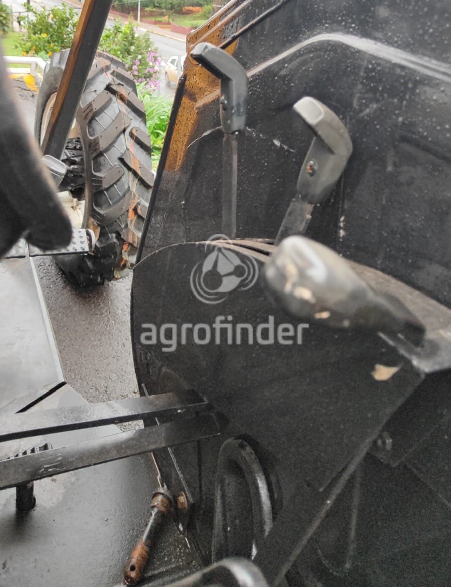 Trator Valtra 685 ano 2007