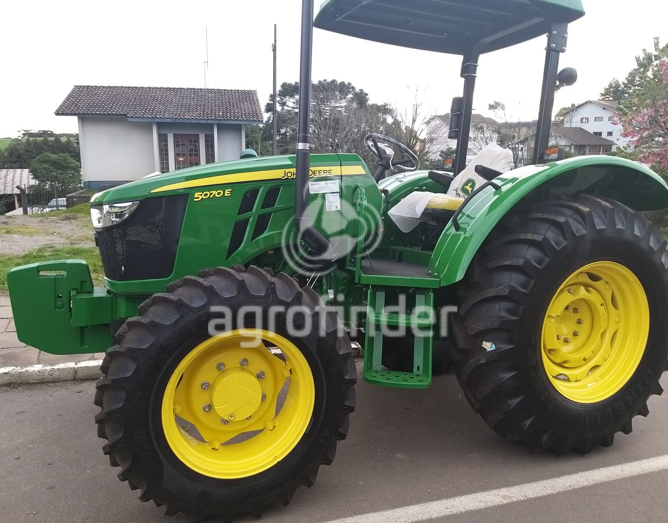 Trator John Deere  5070 E ano 2022