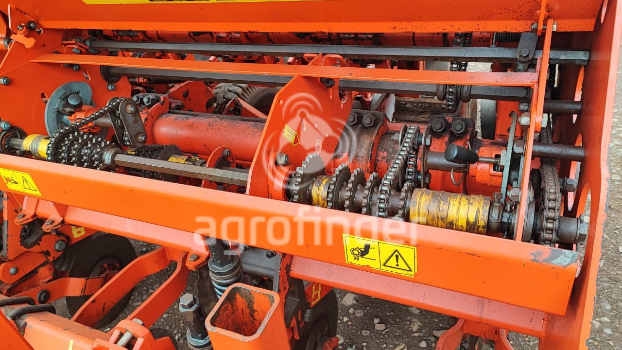 Plantadeira de Verão Kuhn PG 900 ano 2012