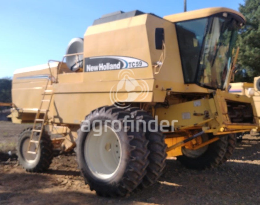 Colheitadeira New Holland TC 59 ano 2003