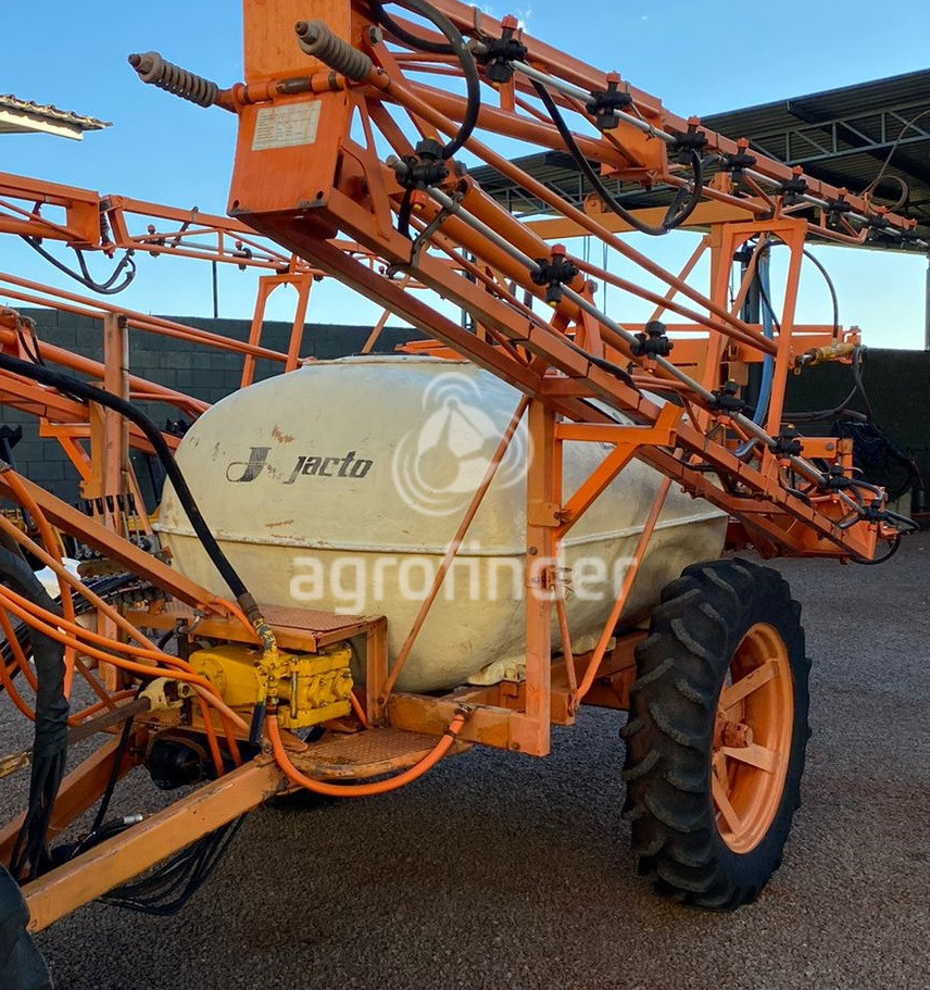 Pulverizador de Arrasto Jacto Columbia Cross Ano 2002