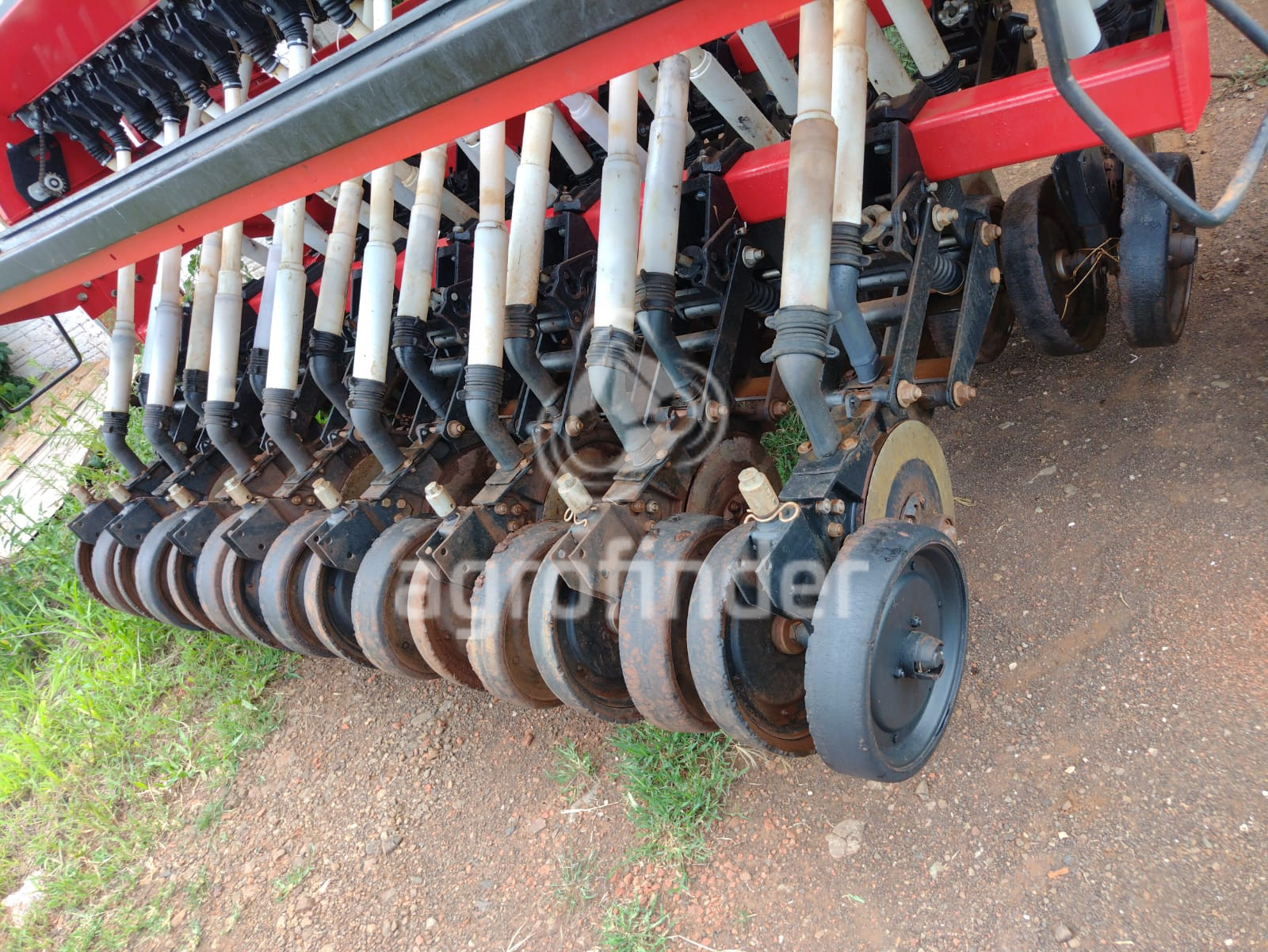 Plantadeira de inverno Semeato  SHM 1517 ano 2007