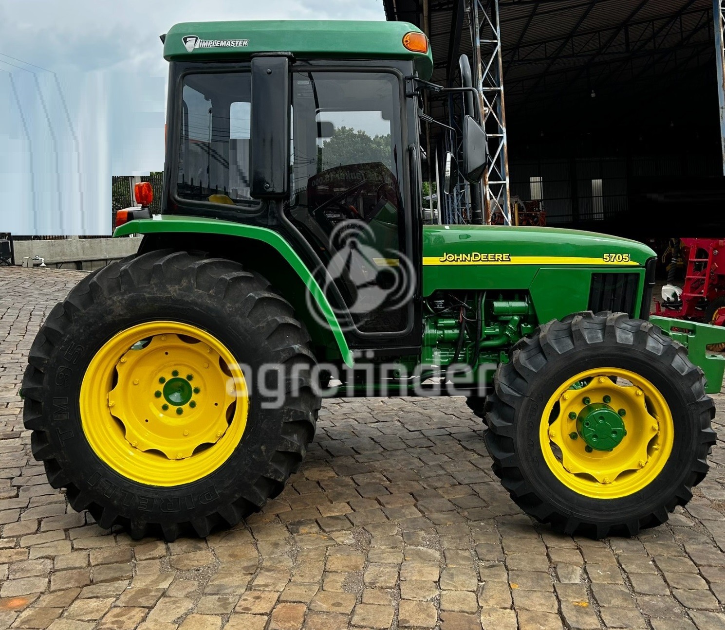 Trator John Deere 5705 Ano 2005
