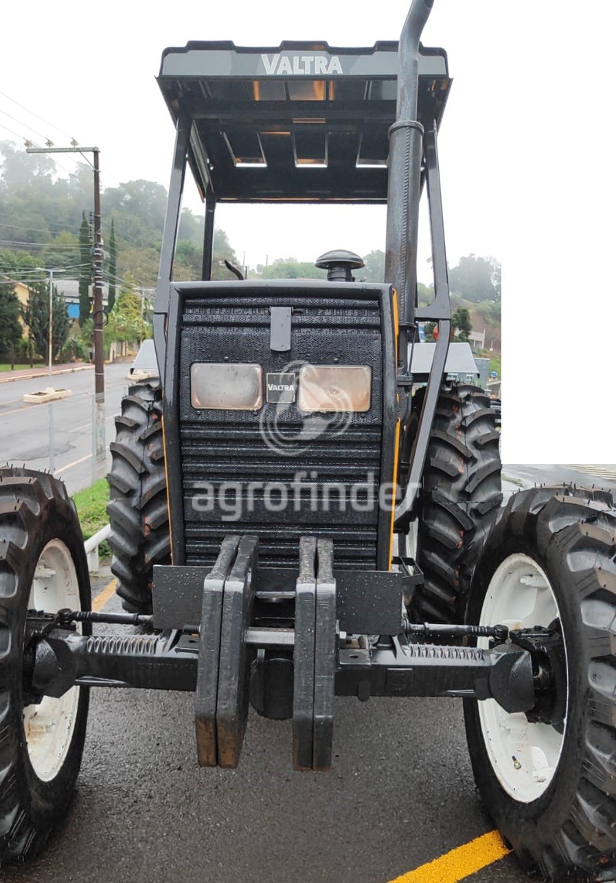 Trator Valtra 685 ano 2007