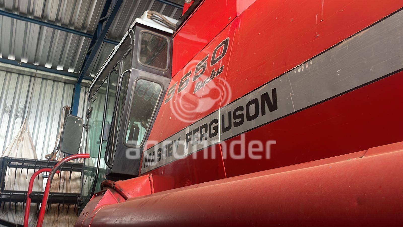 Colheitadeira Massey Ferguson 5650 Ano 2001