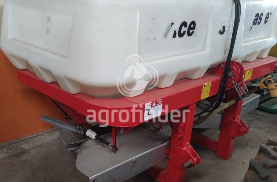 Distribuidor de Sólidos Jan Lancer Master 1500 ano 2011