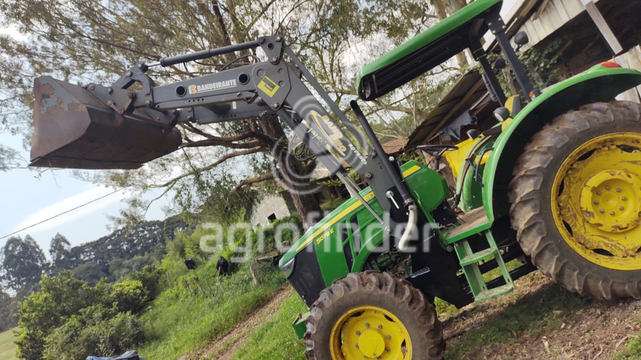 Trator John Deere  5078 E ano 2020