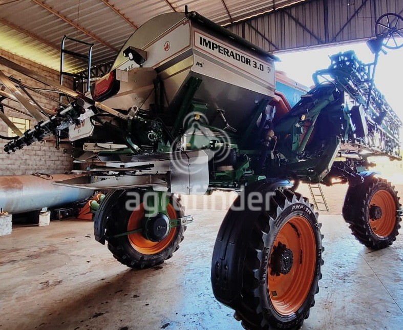 Pulverizador/Distribuidor autopropelido Stara Imperador 3.0 ano 2017