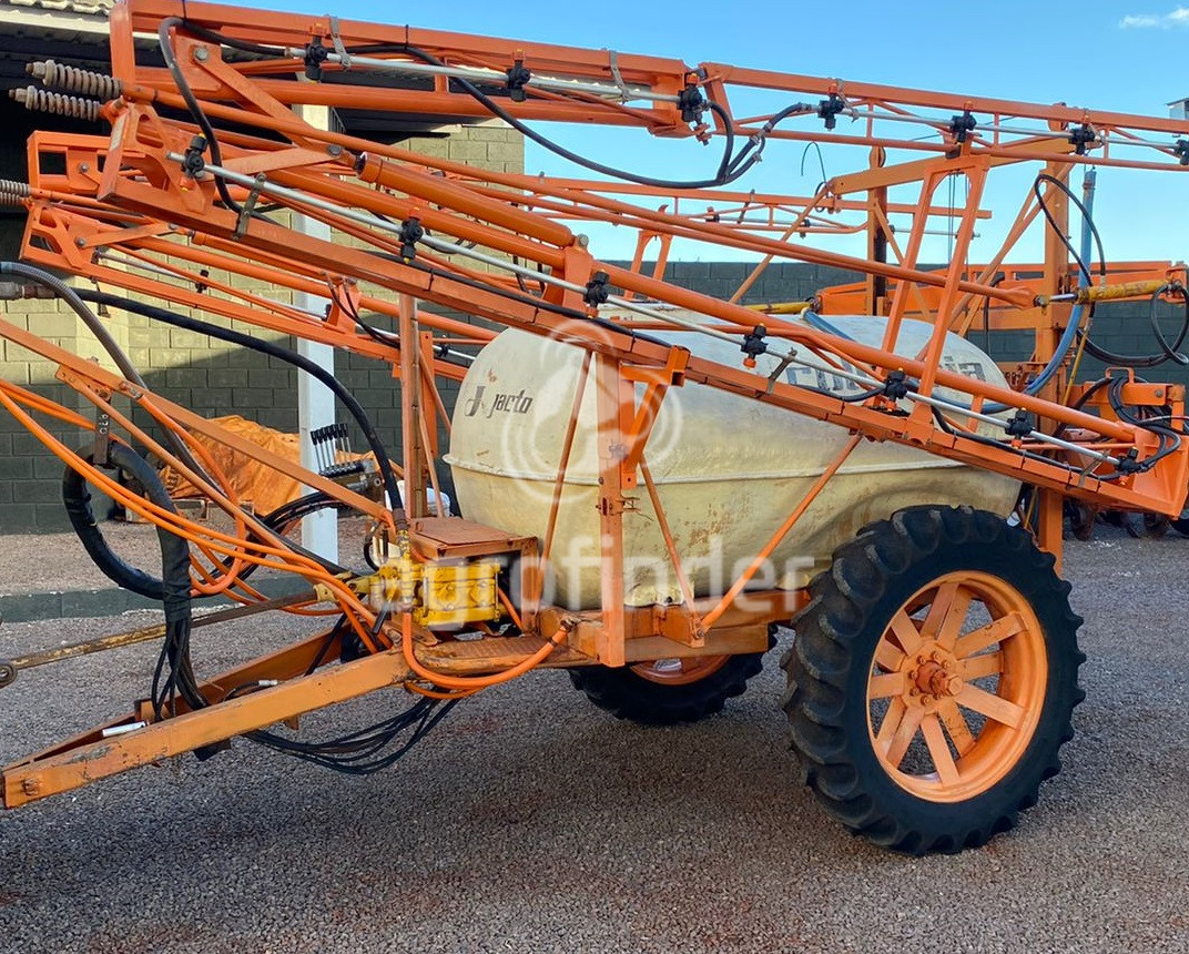 Pulverizador de Arrasto Jacto Columbia Cross Ano 2002
