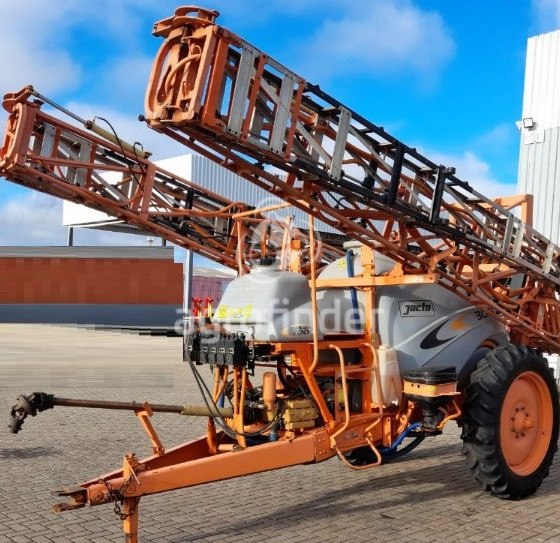 Pulverizador de Arrasto Jacto Advanced 3000 Ano 2007
