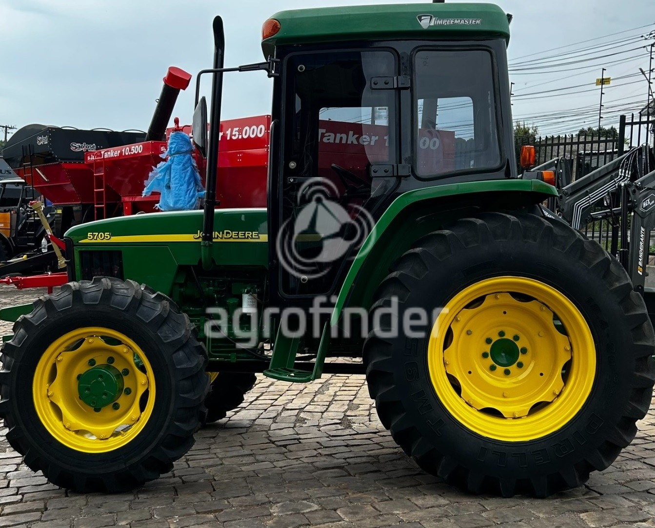 Trator John Deere 5705 Ano 2005