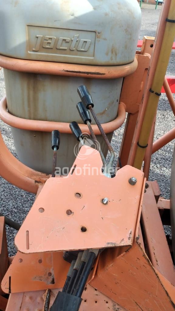 Pulverizador de Arrasto Jacto Columbia AD 18 Ano 2004