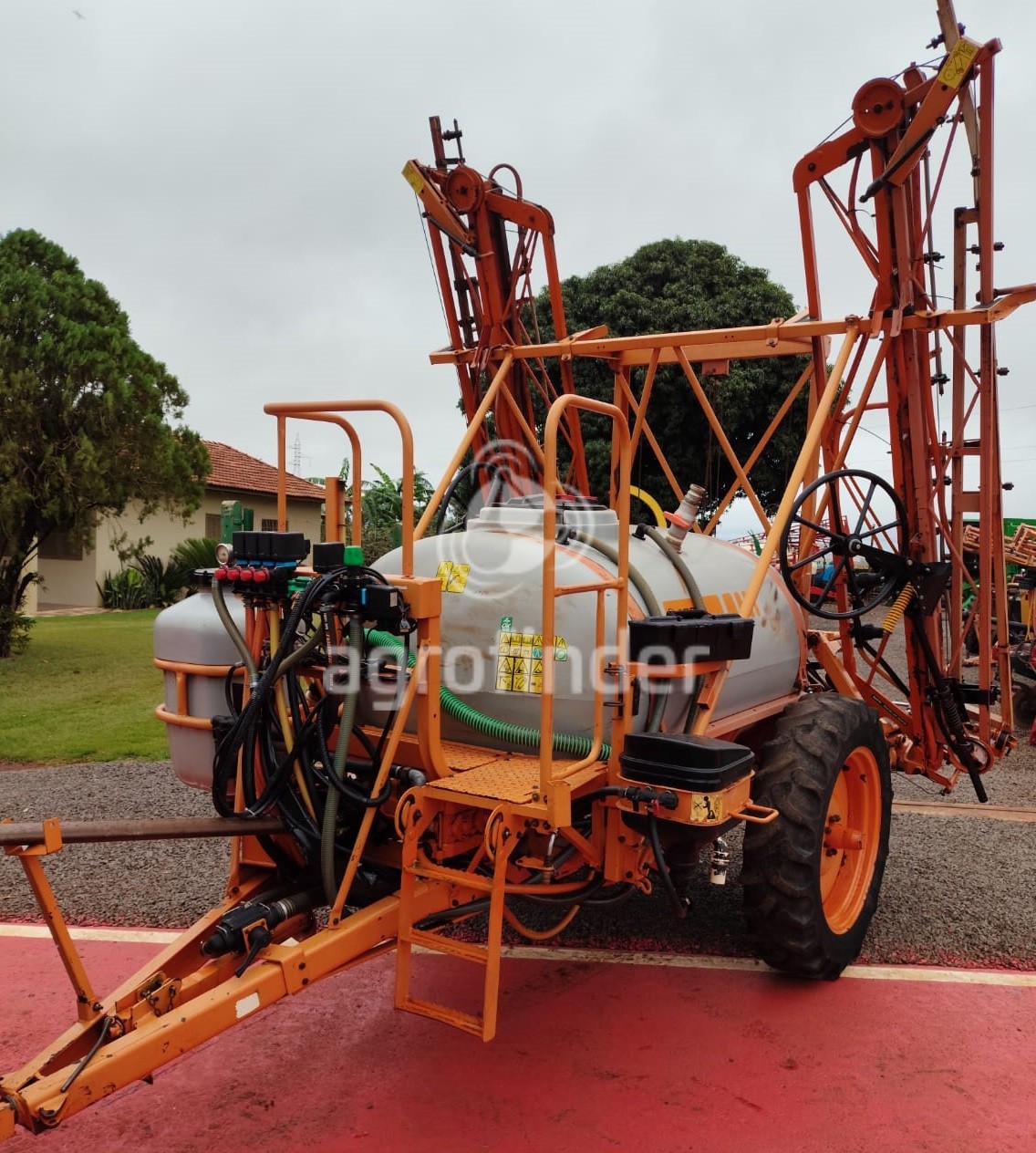 Pulverizador de Arrasto Jacto Columbia 2000 ano 2011