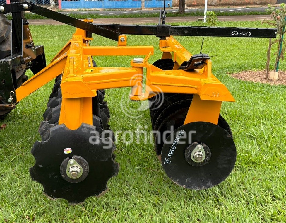 Grade Niveladora Tatu GNL S - 0814  Ano 2023