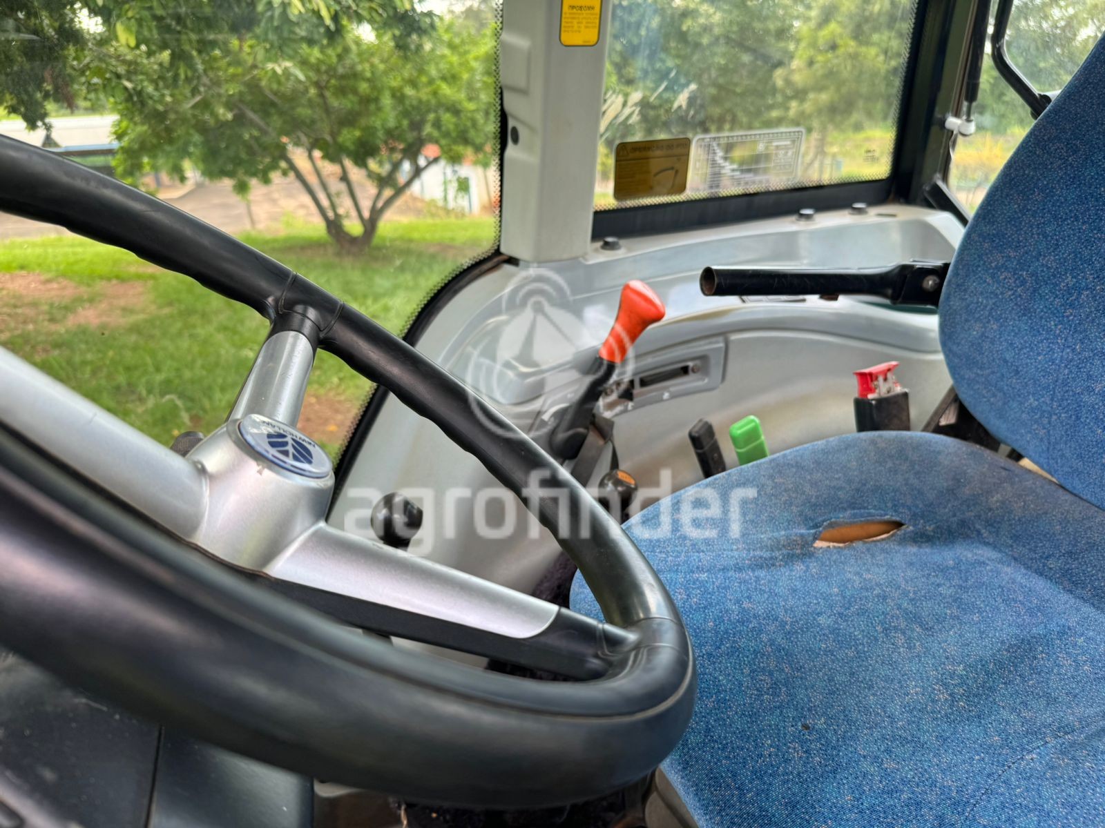 Trator New Holland TL 95 E Ano 2015