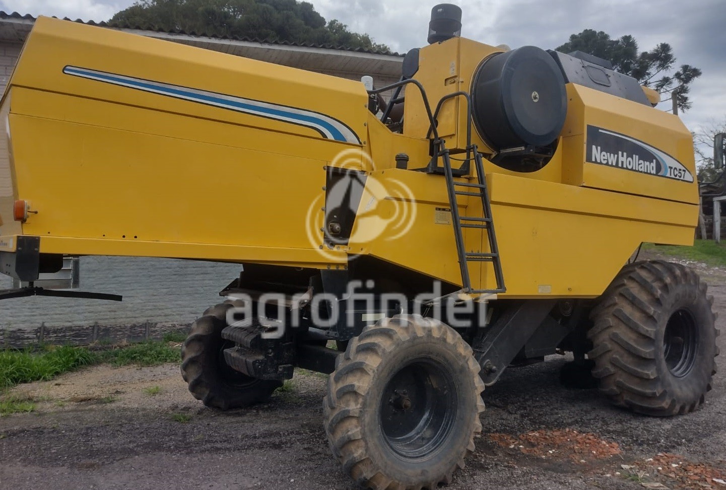 Colheitadeira New Holland TC 57 Ano 2008