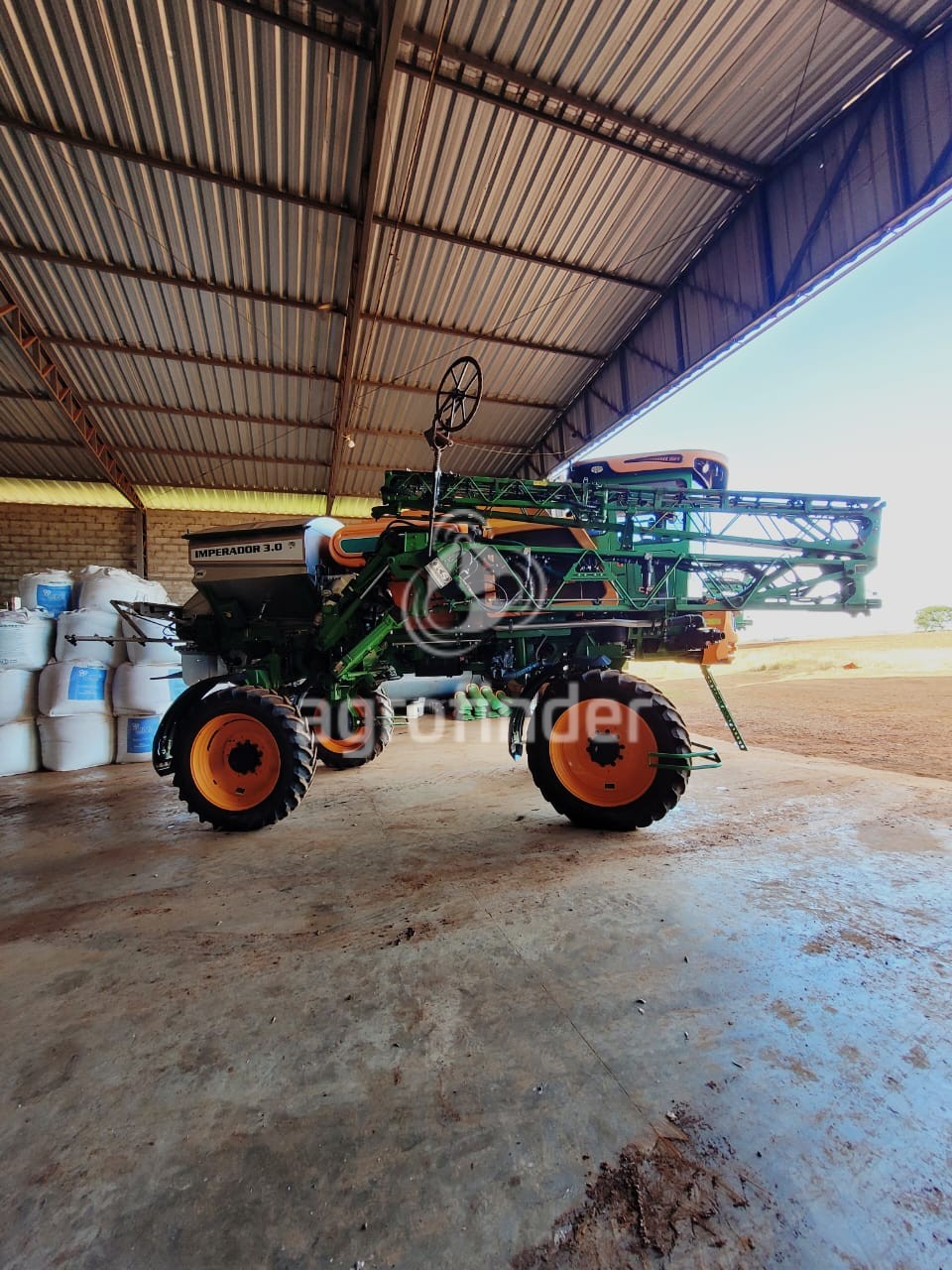 Pulverizador/Distribuidor autopropelido Stara Imperador 3.0 ano 2017