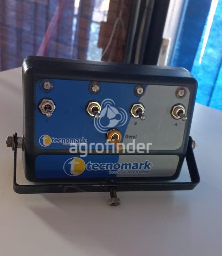 Pulverizador de arrasto Jacto Columbia Ano 2008