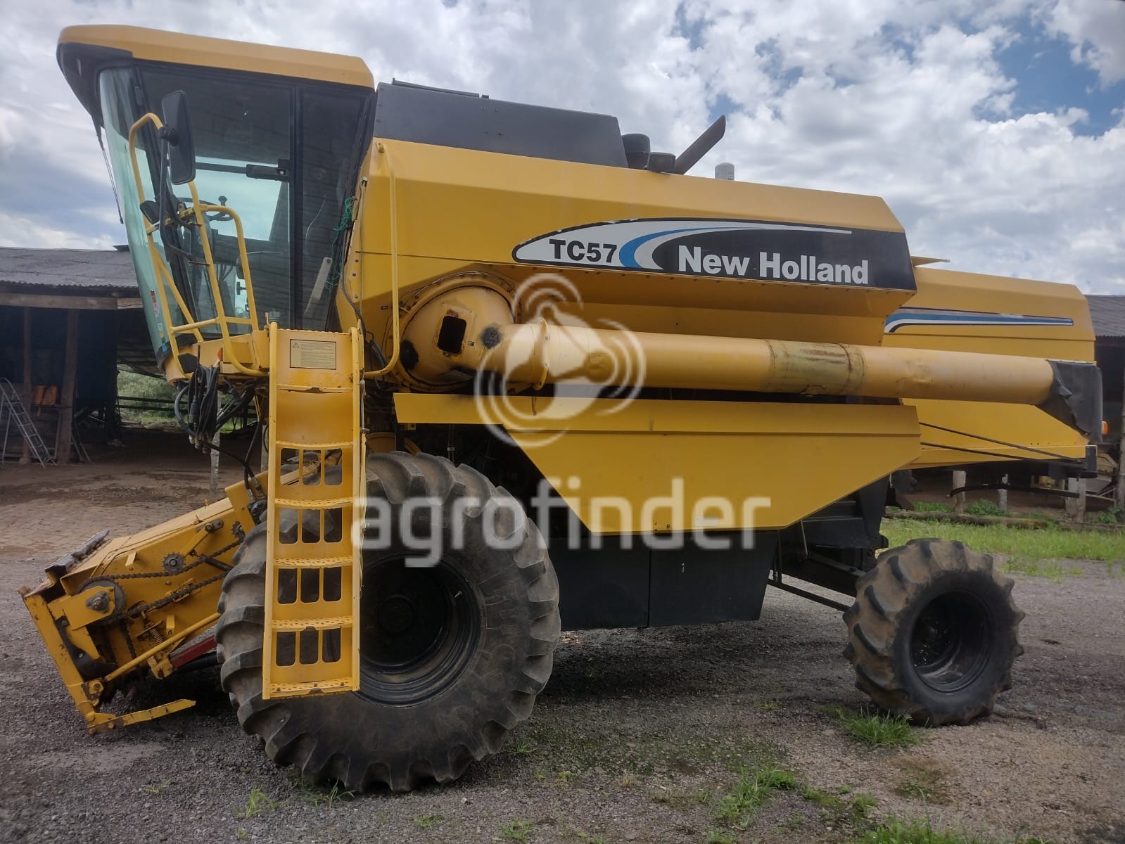Colheitadeira New Holland TC 57 Ano 2008