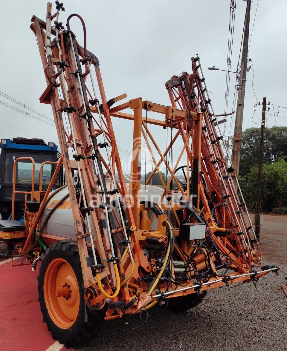 Pulverizador de Arrasto Jacto Columbia 2000 ano 2011