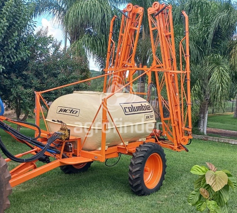 Pulverizador de arrasto Jacto Columbia Ano 2008