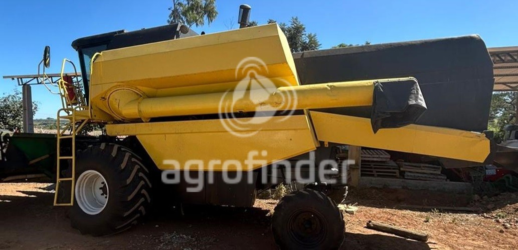 Colheitadeira New Holland TC 57 ano 1999