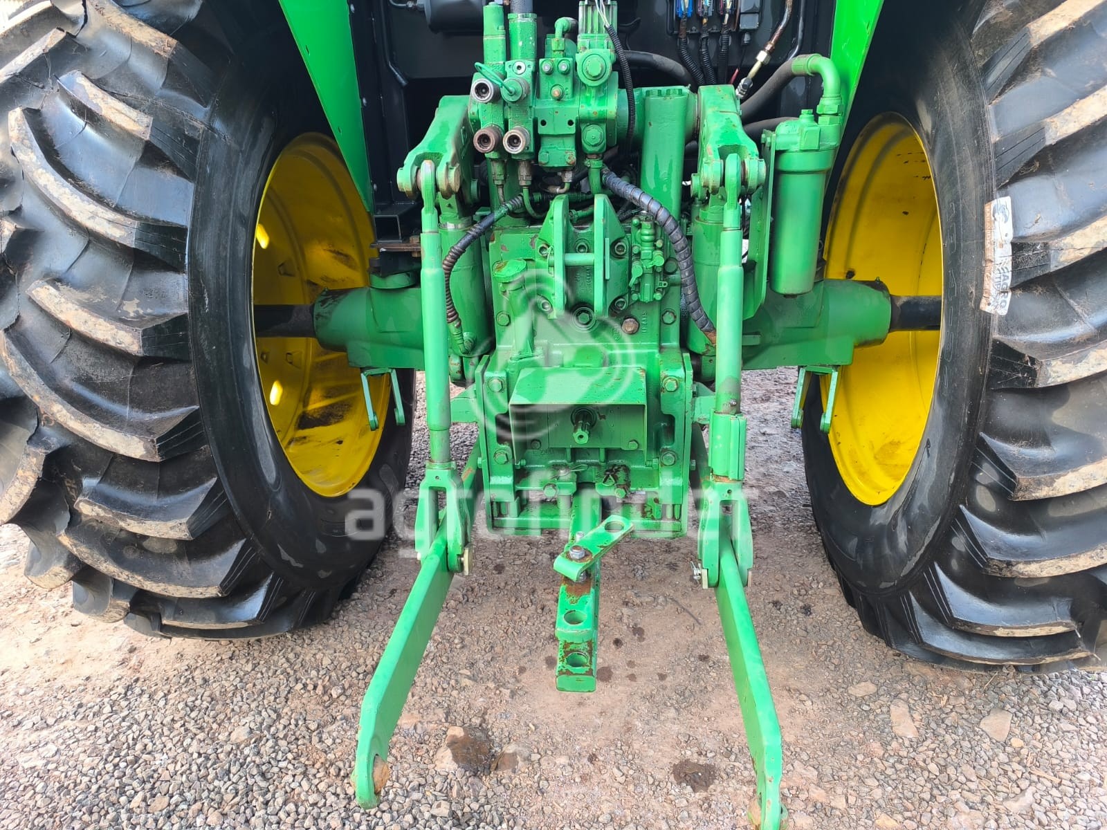 Trator John Deere 6110 J Ano 2012