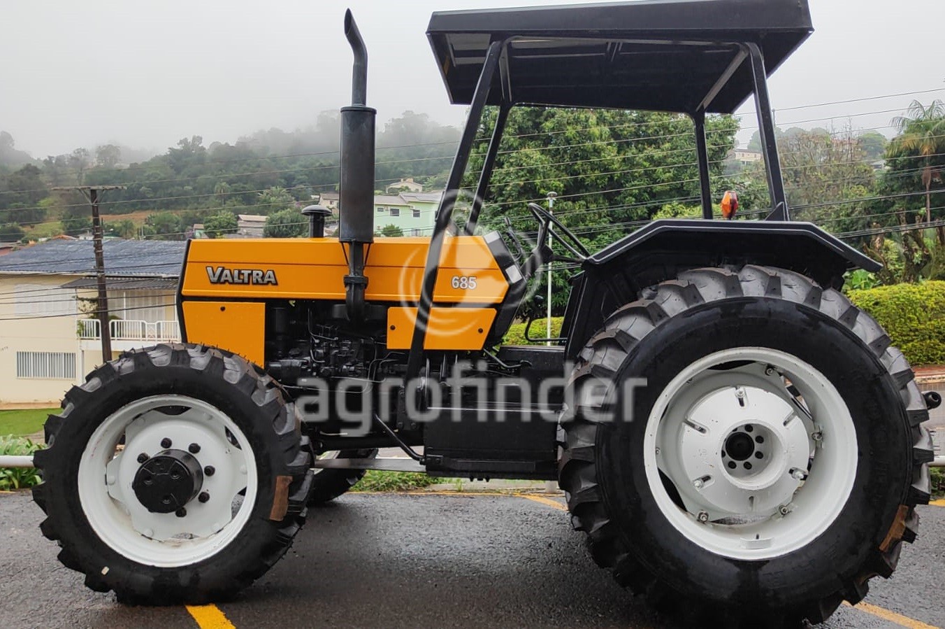 Trator Valtra 685 ano 2007