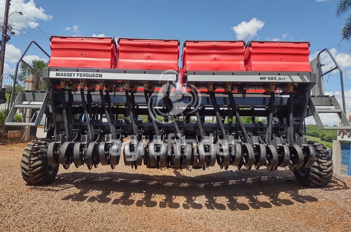 Plantadeira de Inverno Massey Ferguson 623 Ano 2009