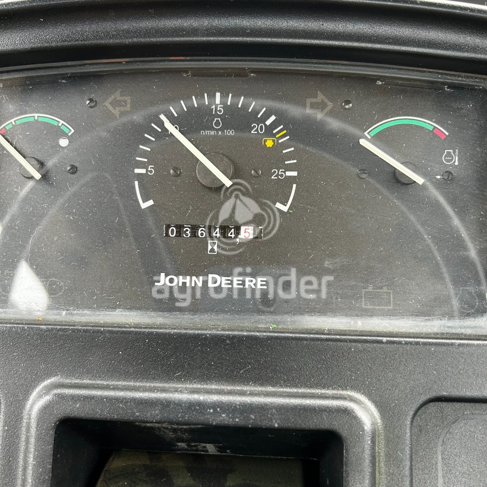 Trator John Deere 5705 Ano 2005