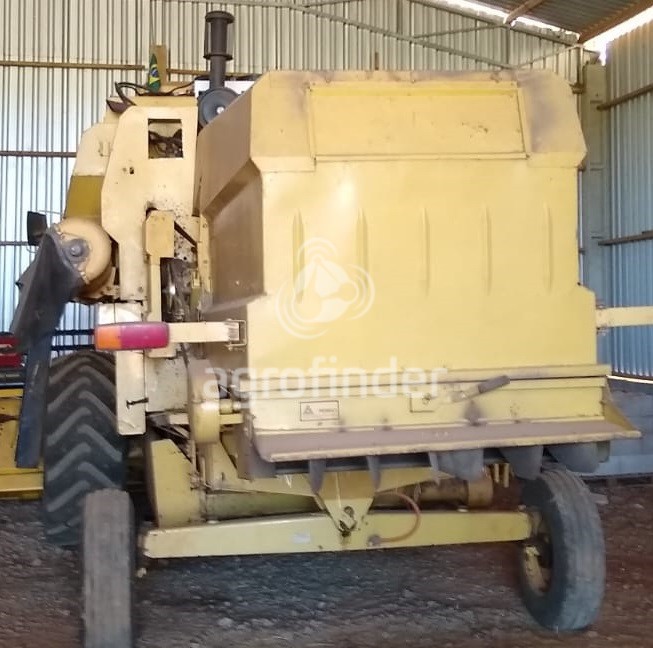 Colheitadeira New Holland 8055 Ano 1992